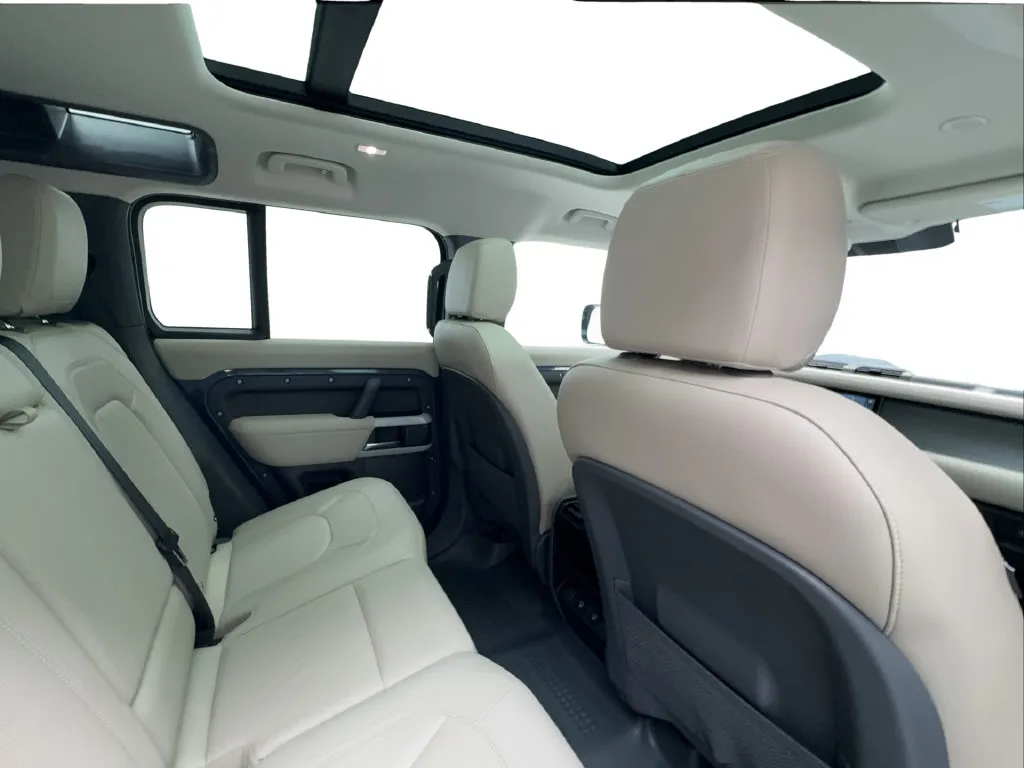 Land Rover Defender photo 30