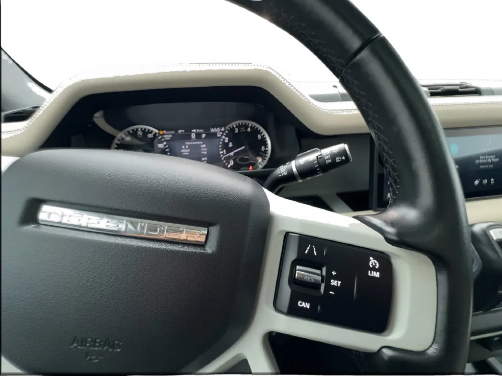 Land Rover Defender photo 46