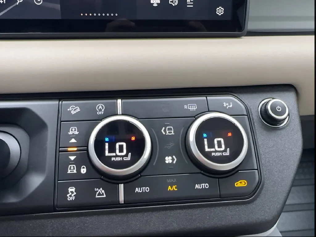 Land Rover Defender photo 54