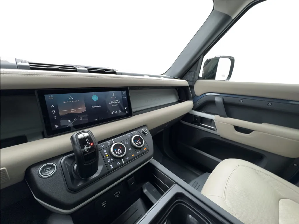 Land Rover Defender photo 48