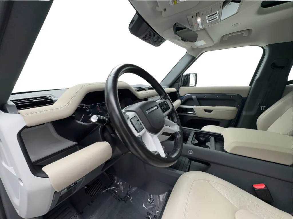 Land Rover Defender photo 23