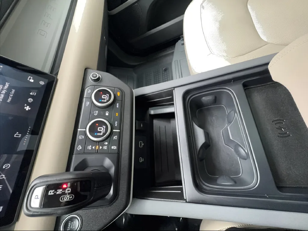 Land Rover Defender photo 55
