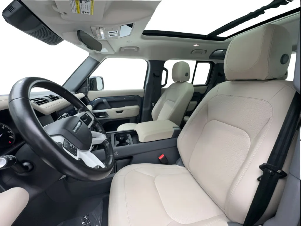 Land Rover Defender photo 21