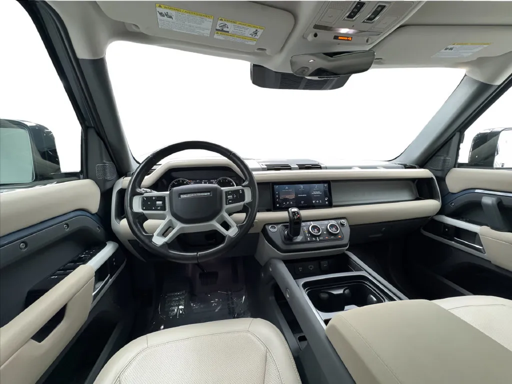 Land Rover Defender photo 39