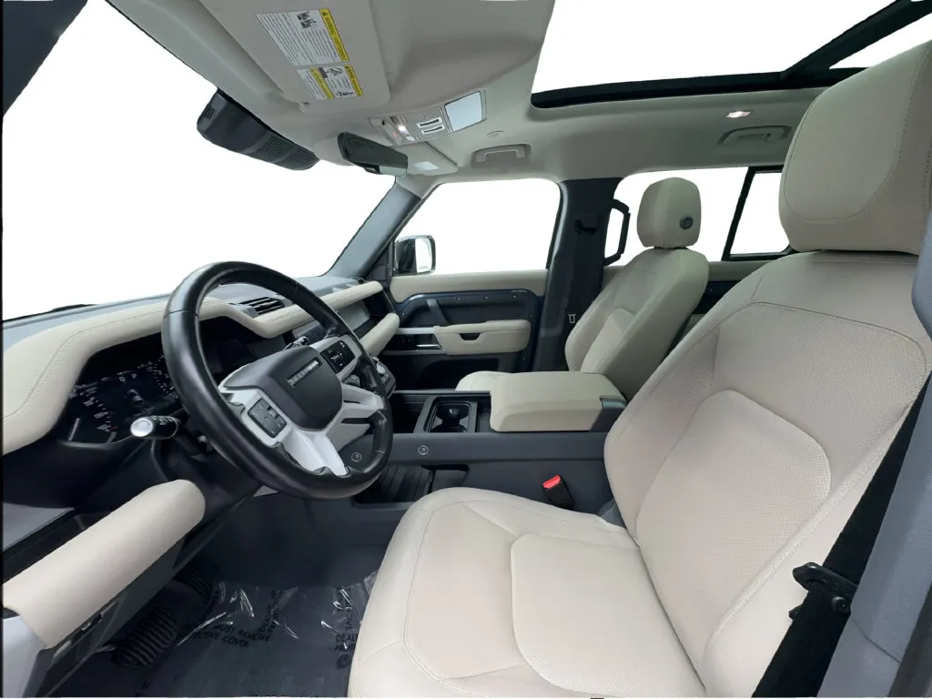 Land Rover Defender photo 22
