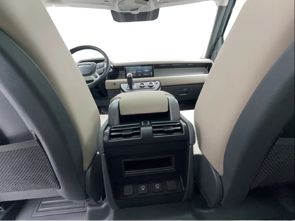 Land Rover Defender photo 43