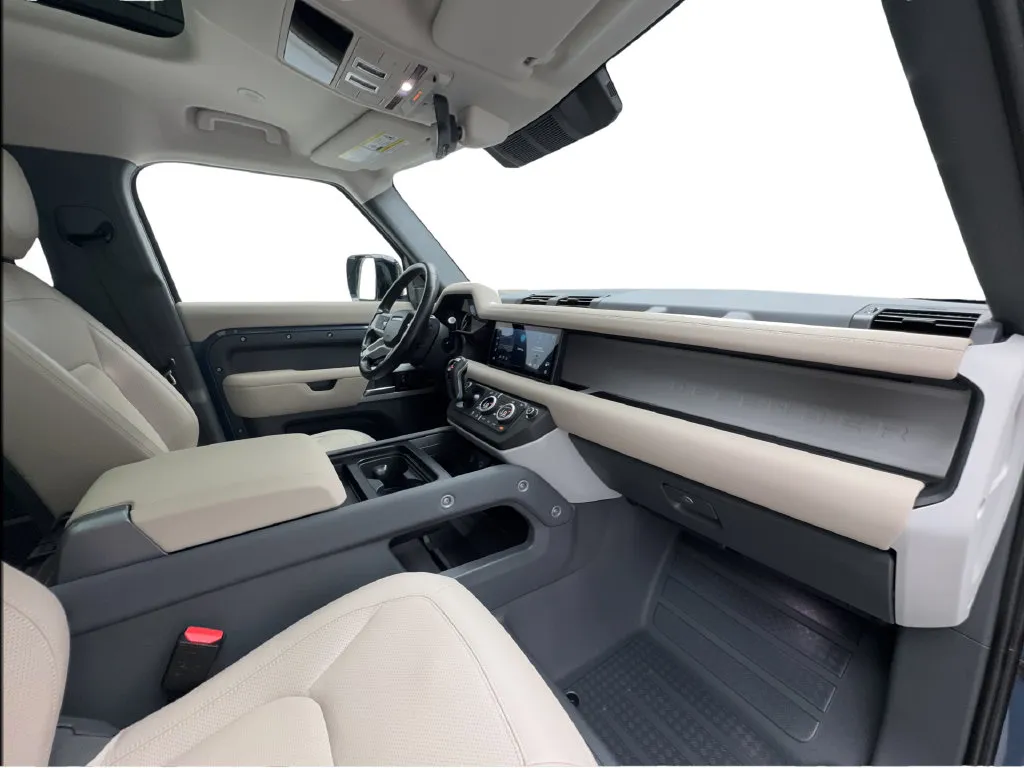 Land Rover Defender photo 36