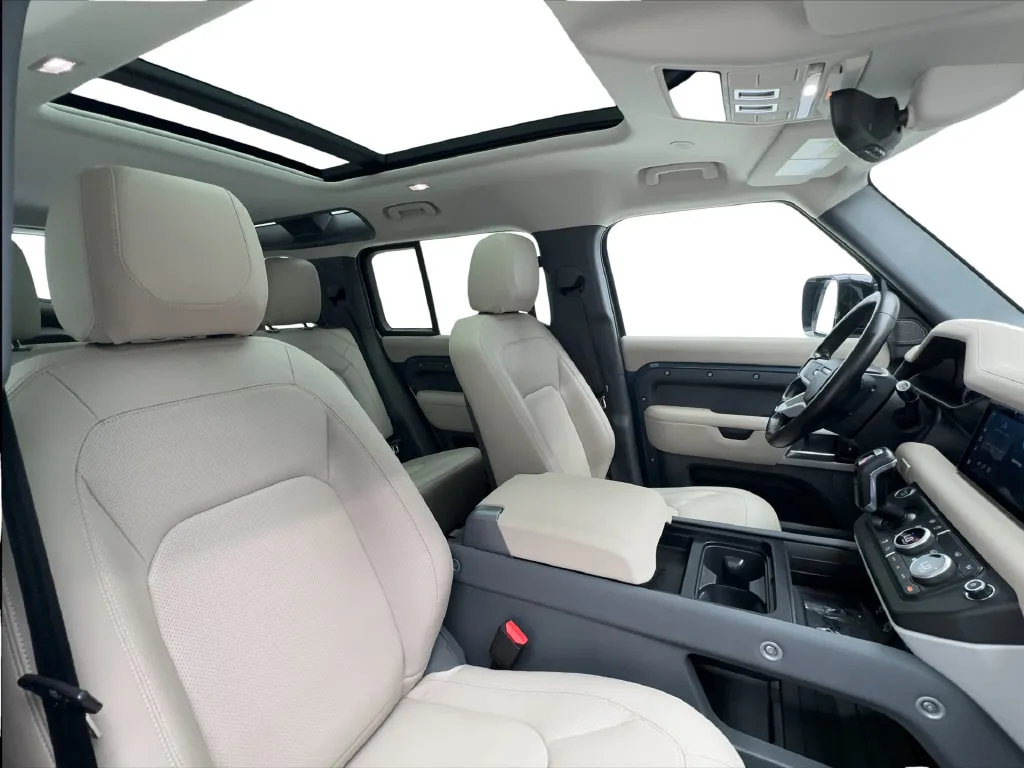 Land Rover Defender photo 34
