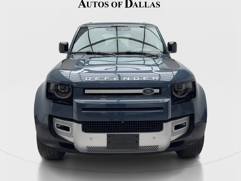 Land Rover Defender photo 4