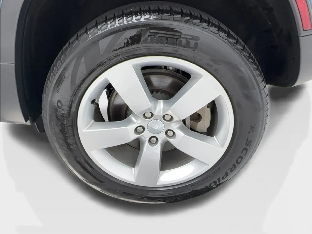 Land Rover Defender photo 14
