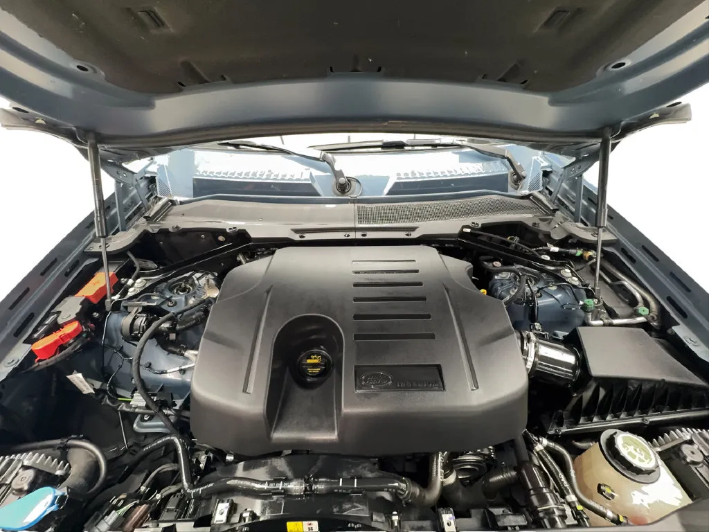 Land Rover Defender photo 20