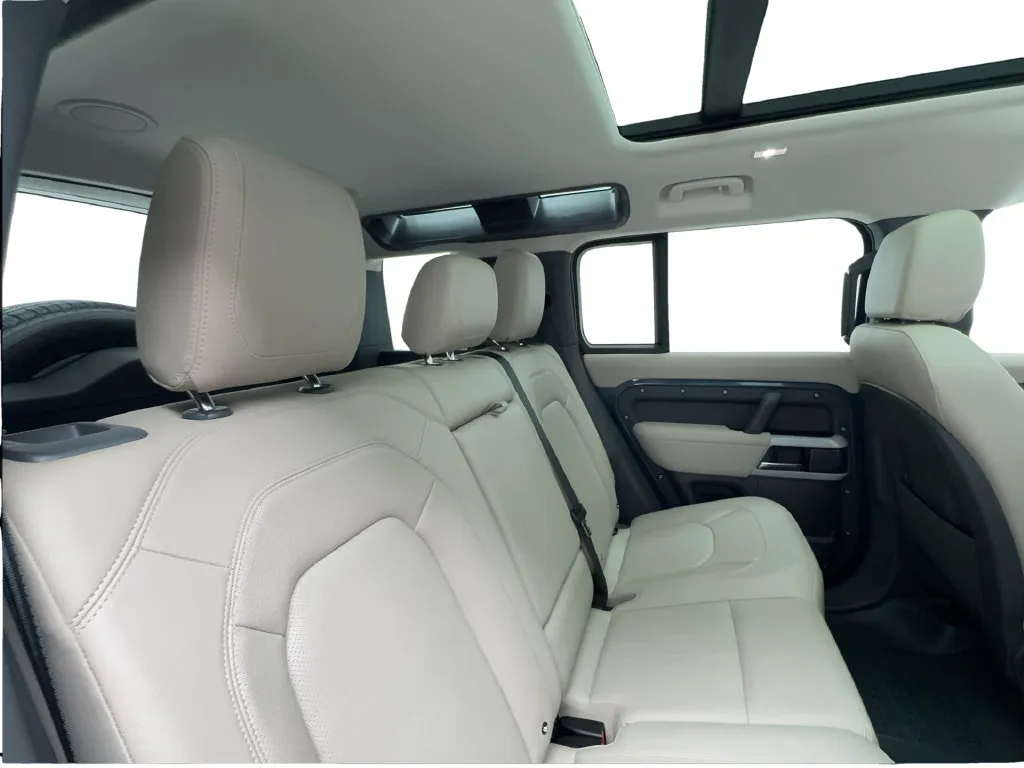 Land Rover Defender photo 32