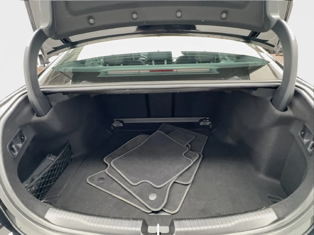 Mercedes-Benz C-Class photo 18