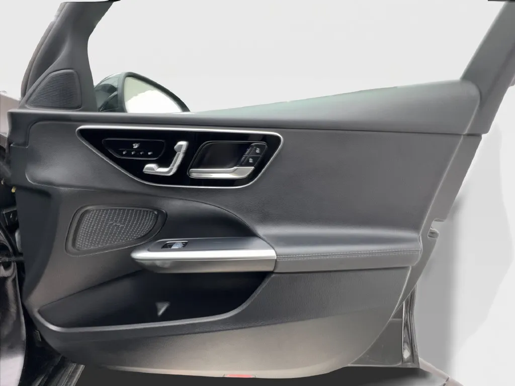 Mercedes-Benz C-Class photo 33