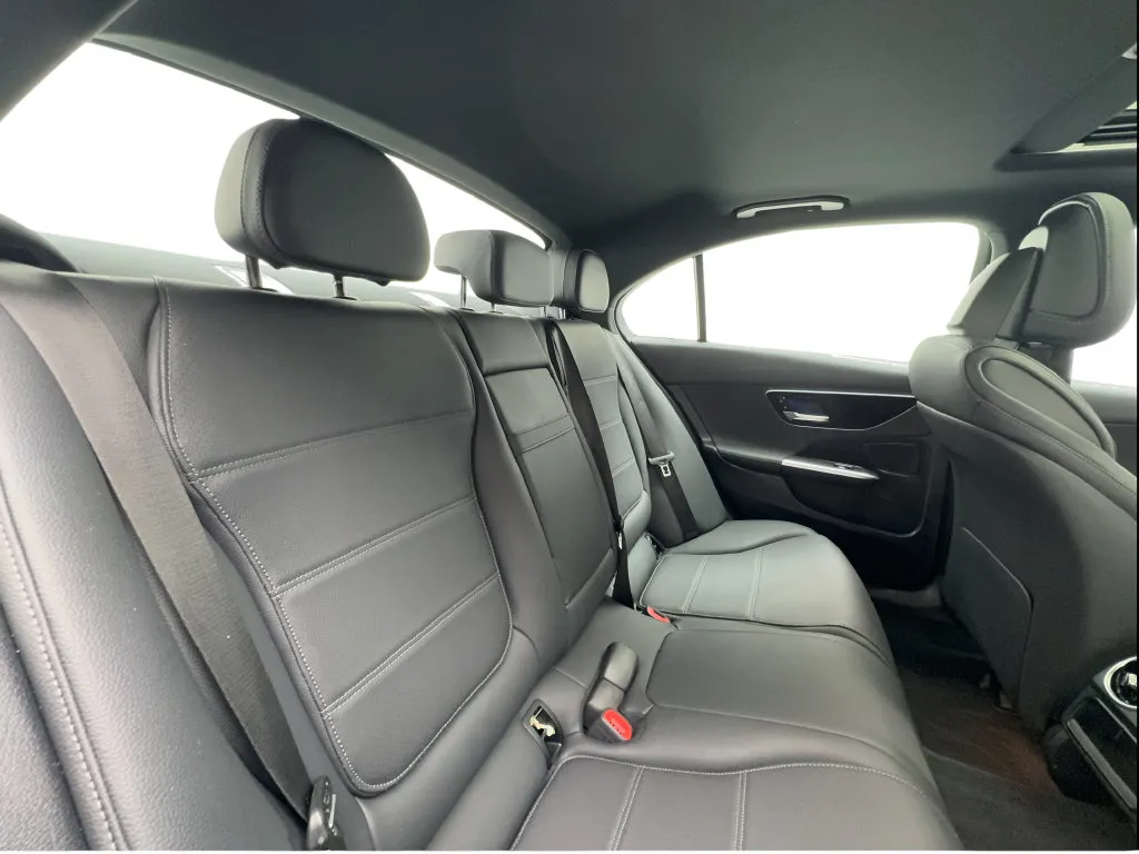 Mercedes-Benz C-Class photo 28
