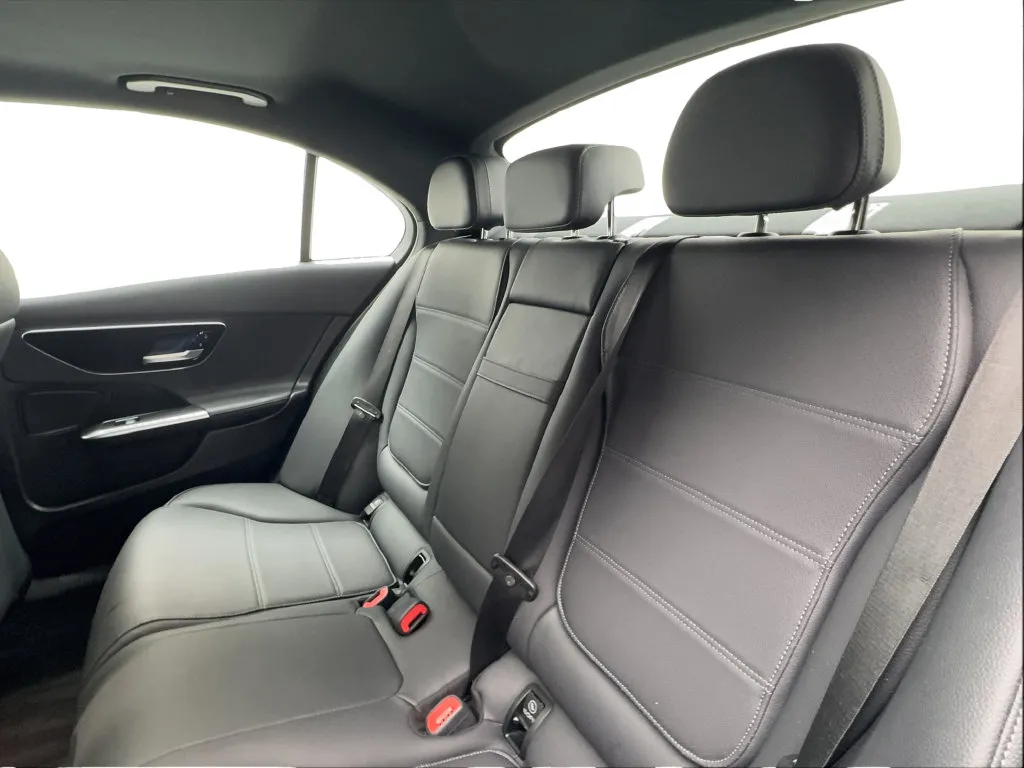 Mercedes-Benz C-Class photo 26