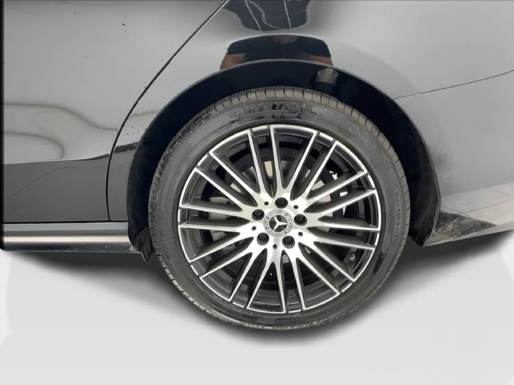 Mercedes-Benz C-Class photo 12