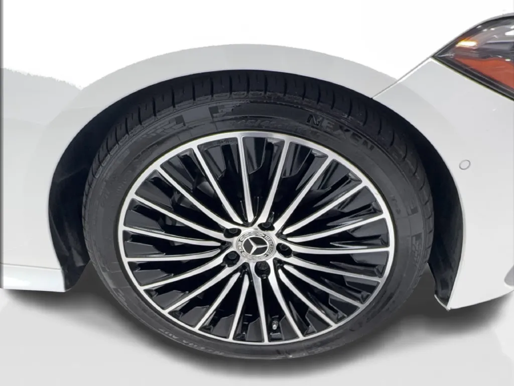 Mercedes-Benz CLE photo 16