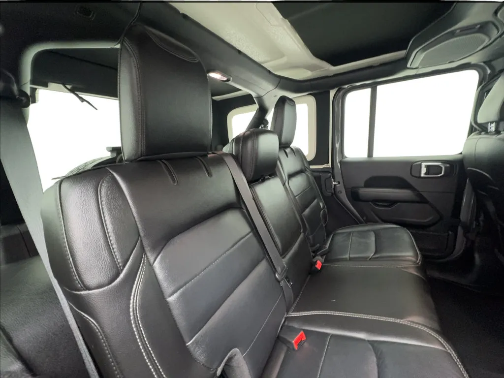Jeep Wrangler photo 26
