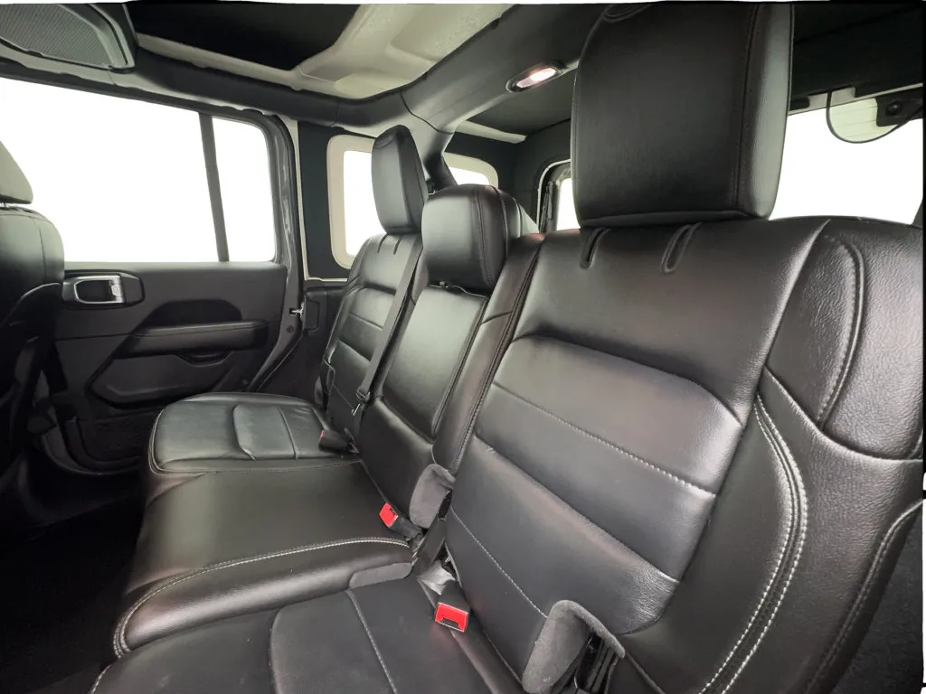 Jeep Wrangler photo 23