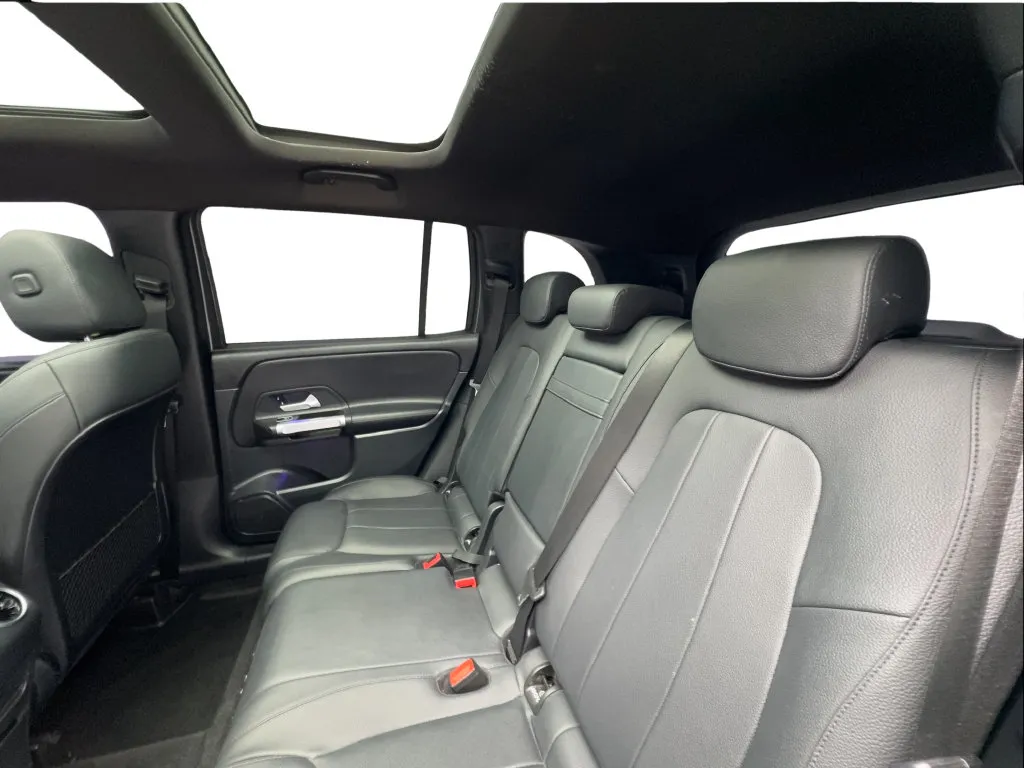 Mercedes-Benz GLB photo 25