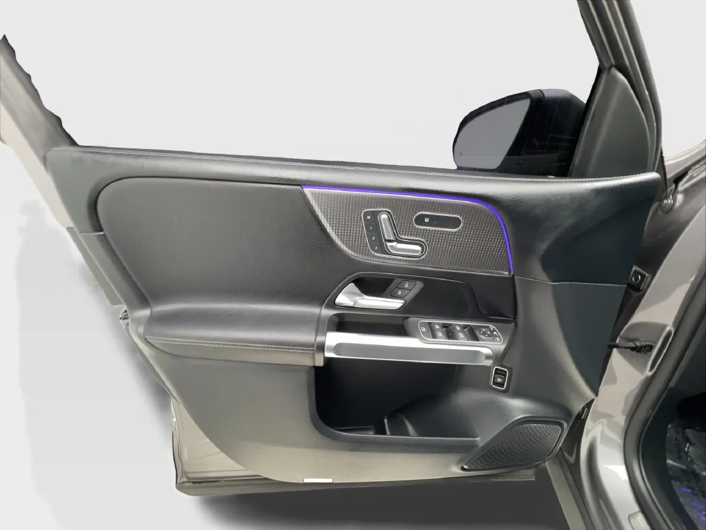Mercedes-Benz GLB photo 22