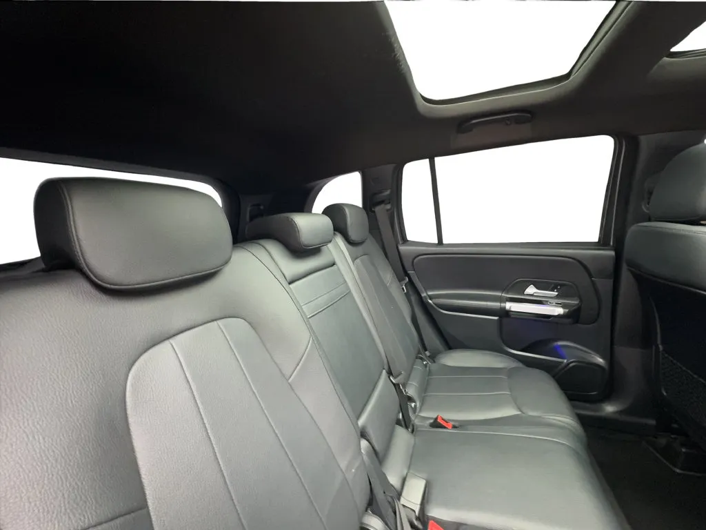 Mercedes-Benz GLB photo 28