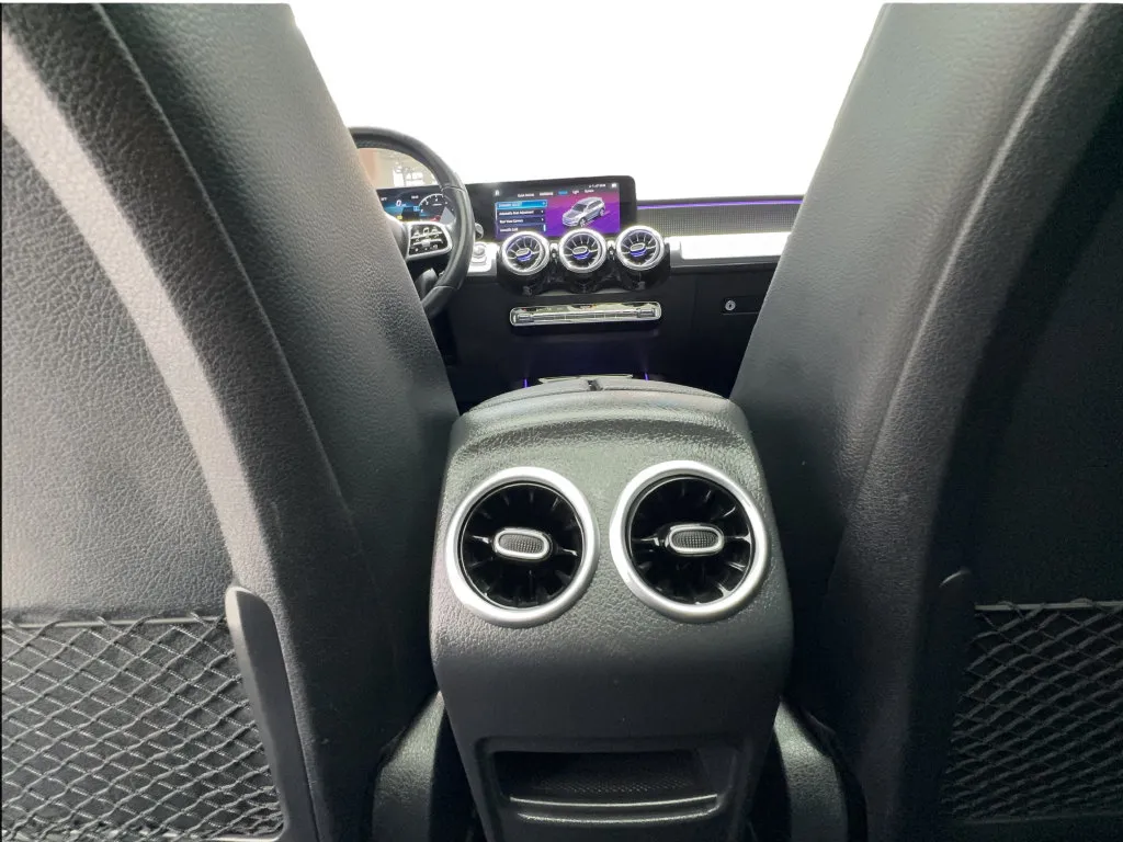 Mercedes-Benz GLB photo 39