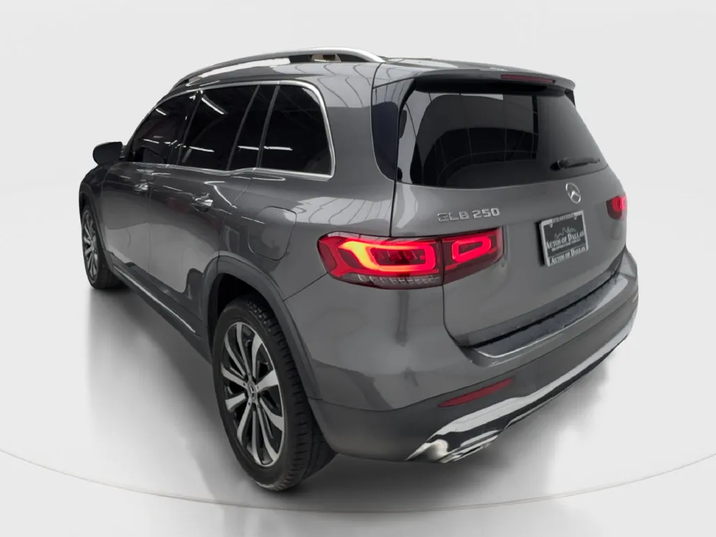 Mercedes-Benz GLB photo 11