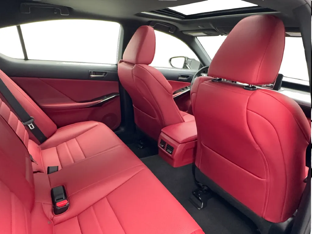 Lexus IS photo 32