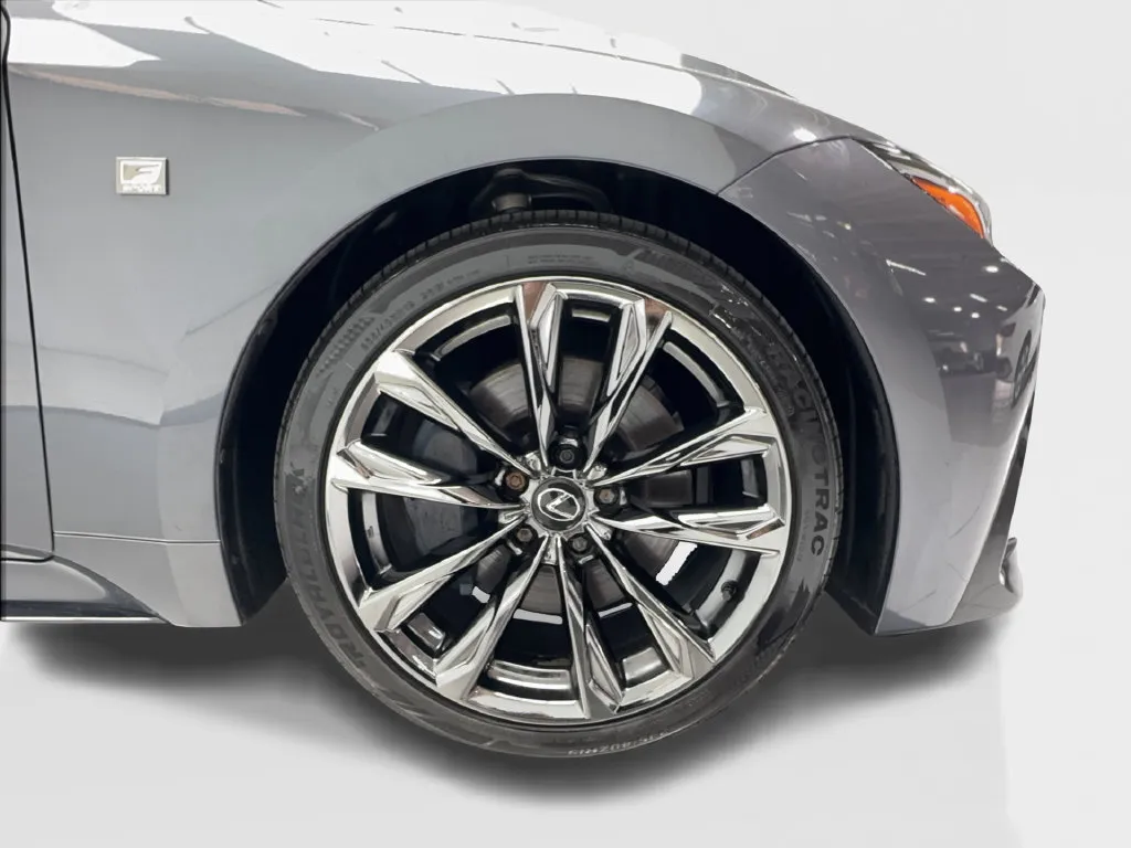 Lexus IS photo 16