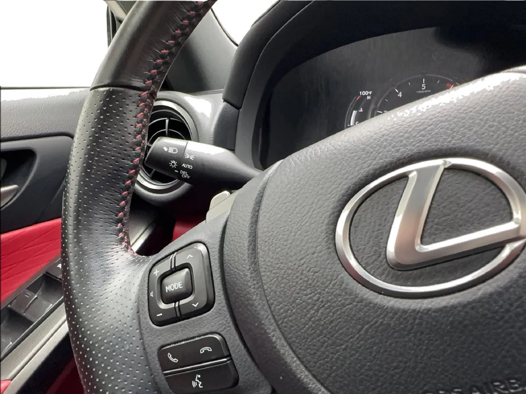 Lexus IS photo 46