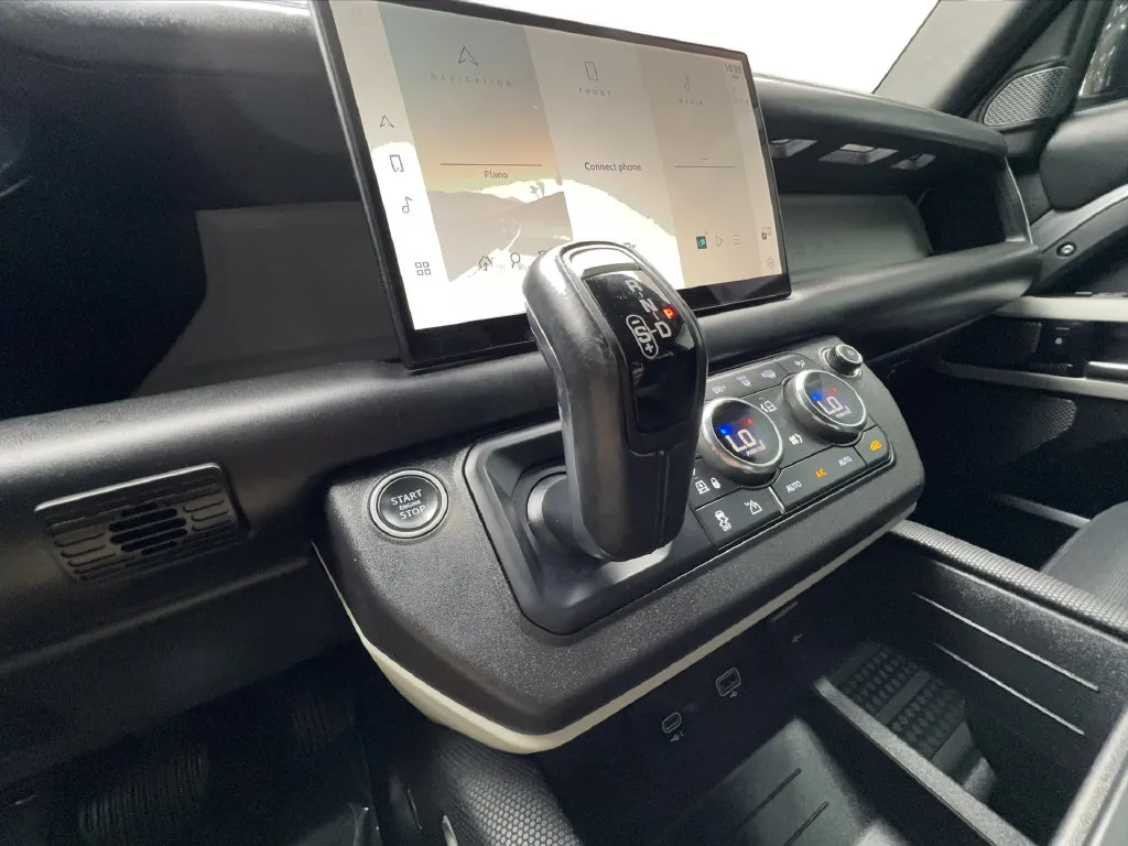 Land Rover Defender photo 47