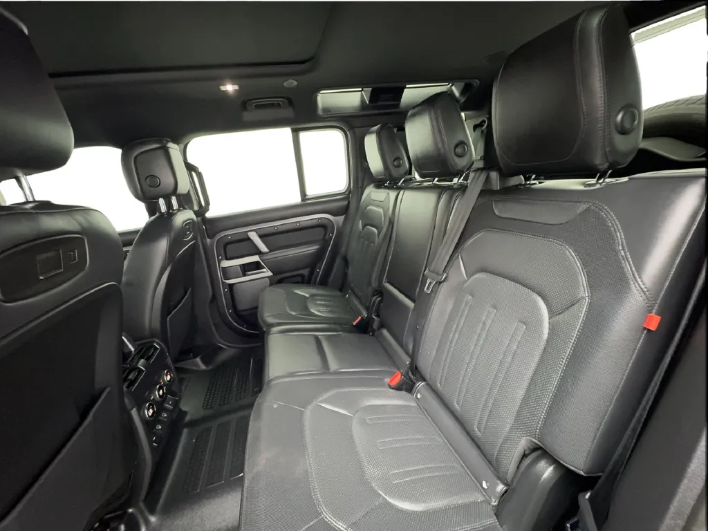 Land Rover Defender photo 26