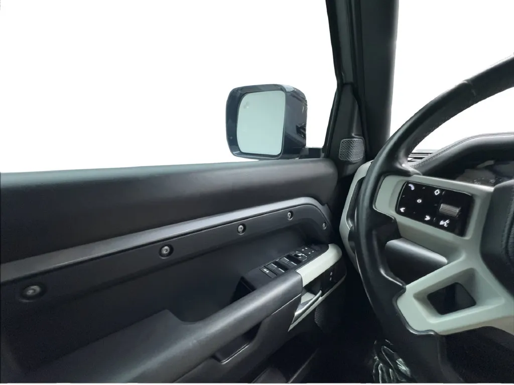Land Rover Defender photo 43