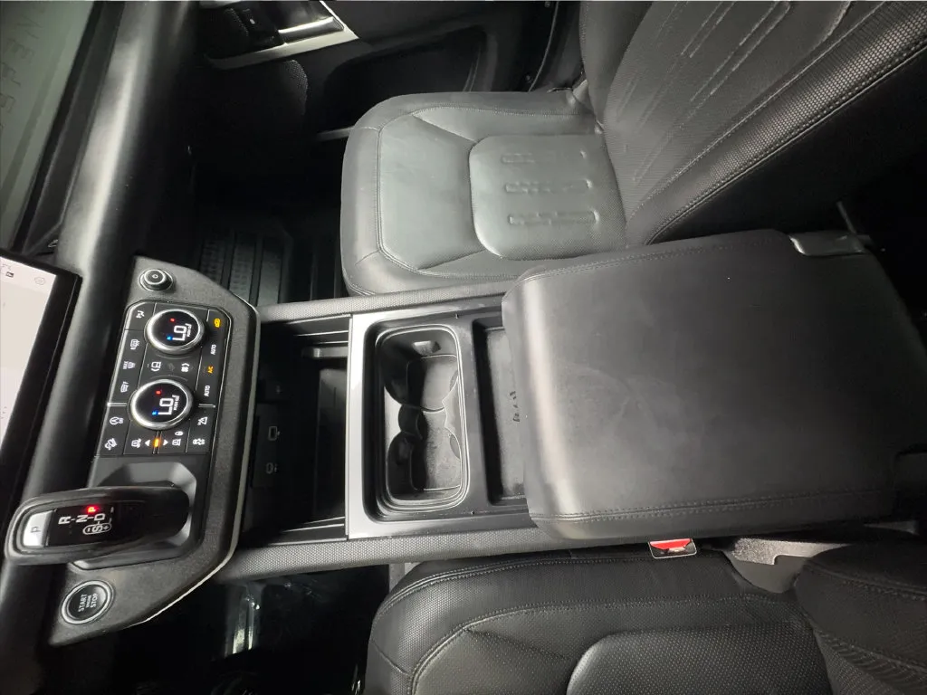 Land Rover Defender photo 49