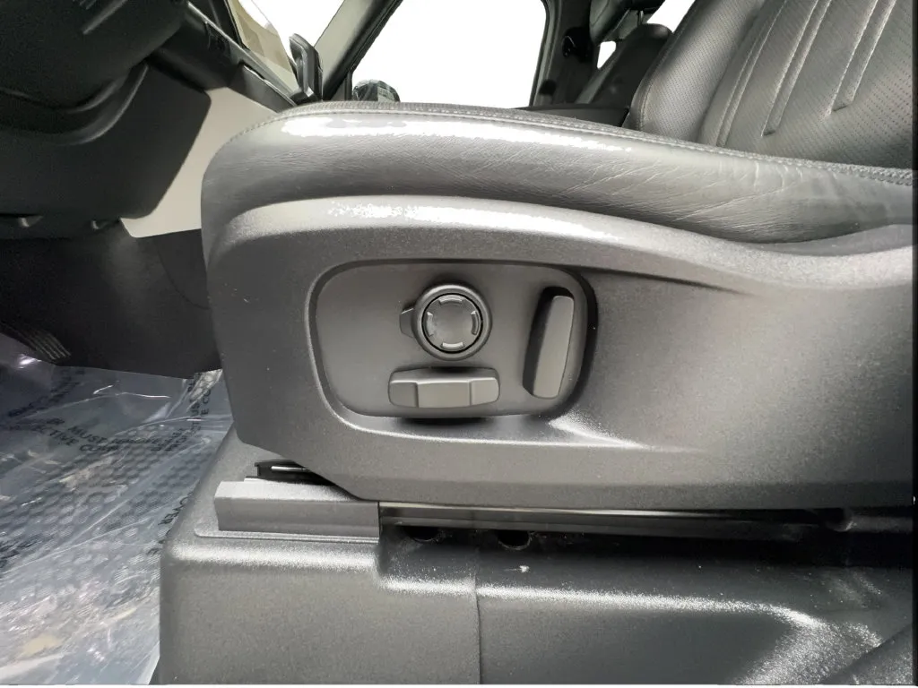 Land Rover Defender photo 23