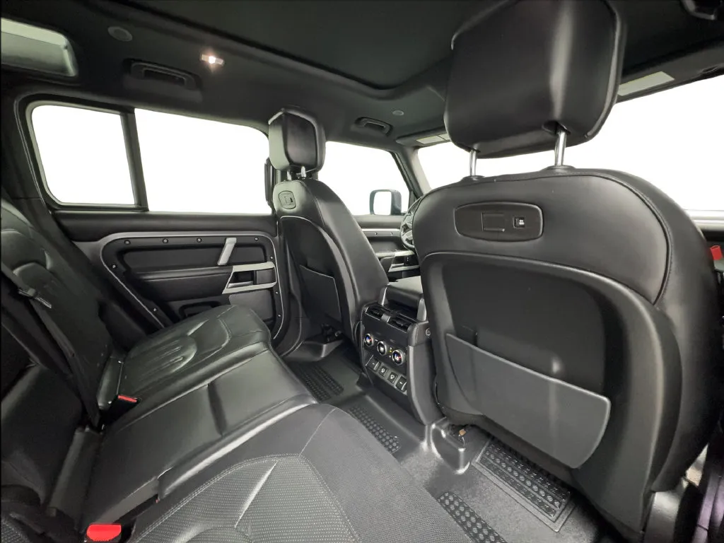 Land Rover Defender photo 30