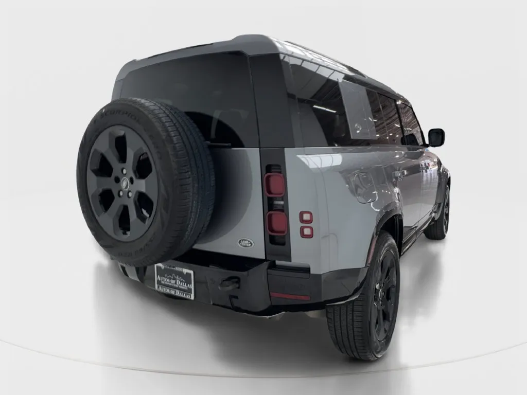 Land Rover Defender photo 8