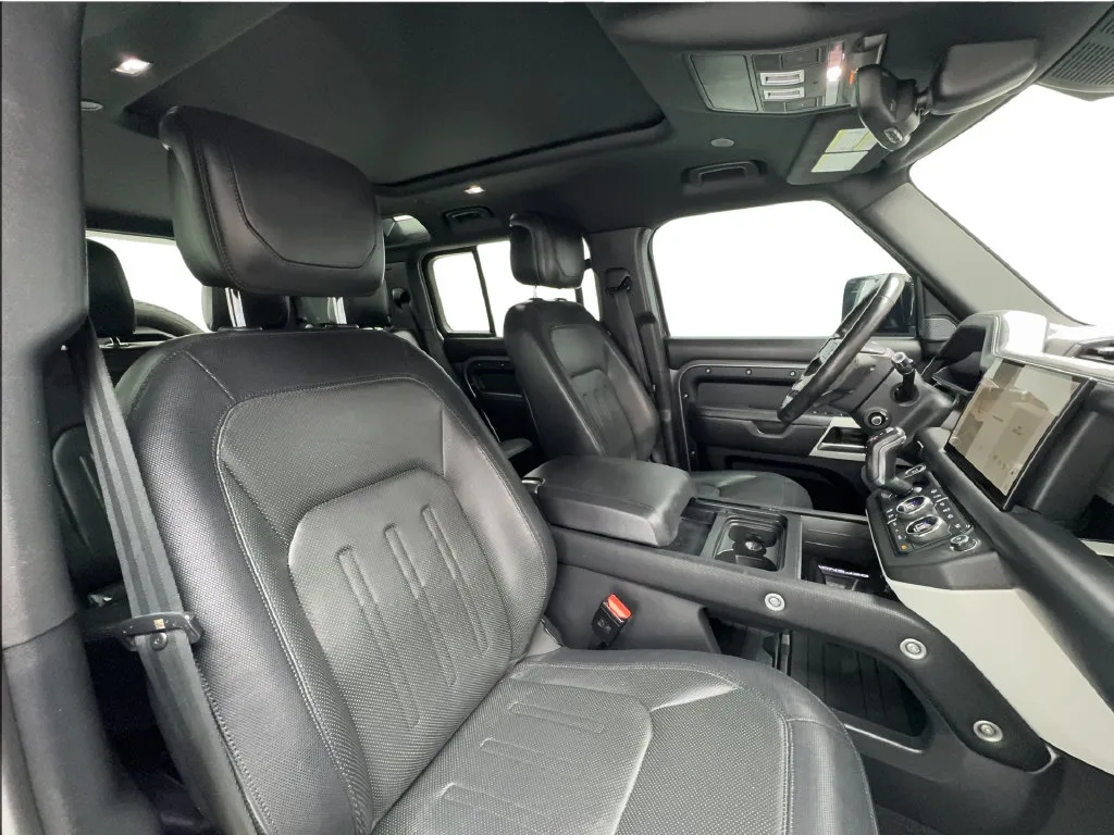 Land Rover Defender photo 33