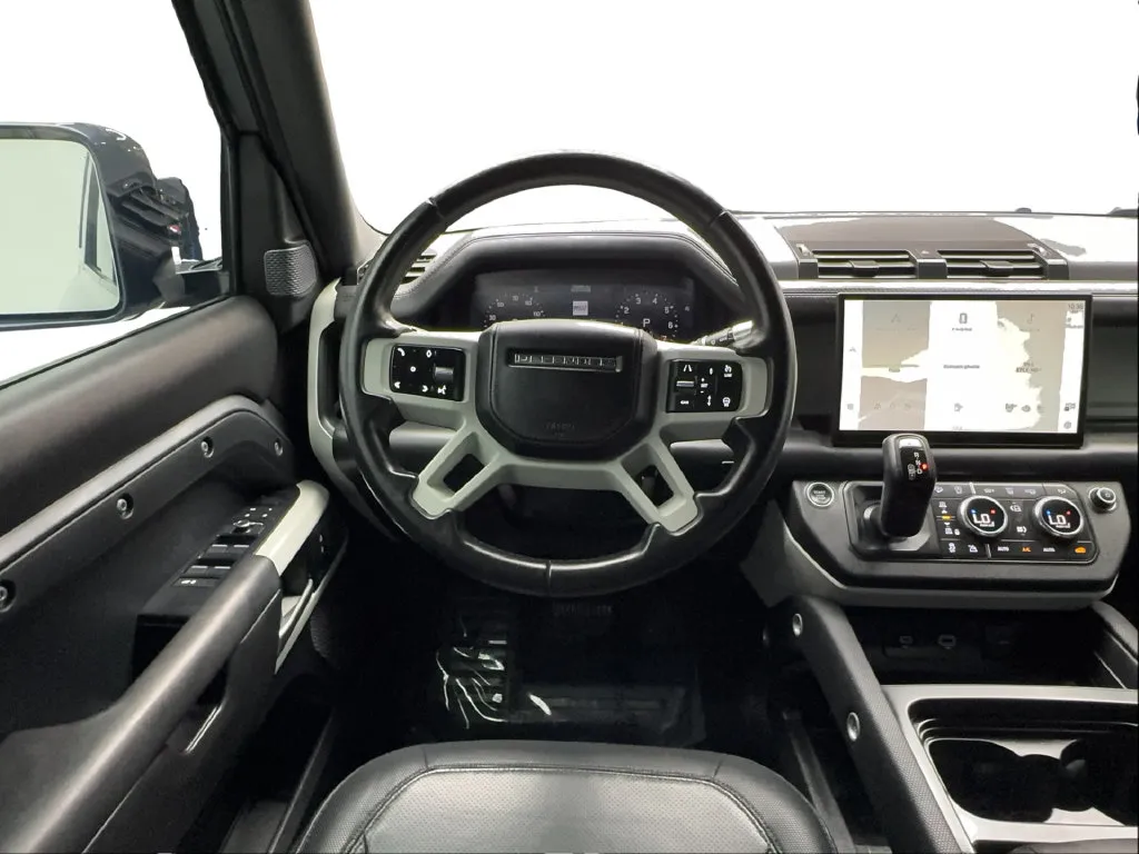 Land Rover Defender photo 39