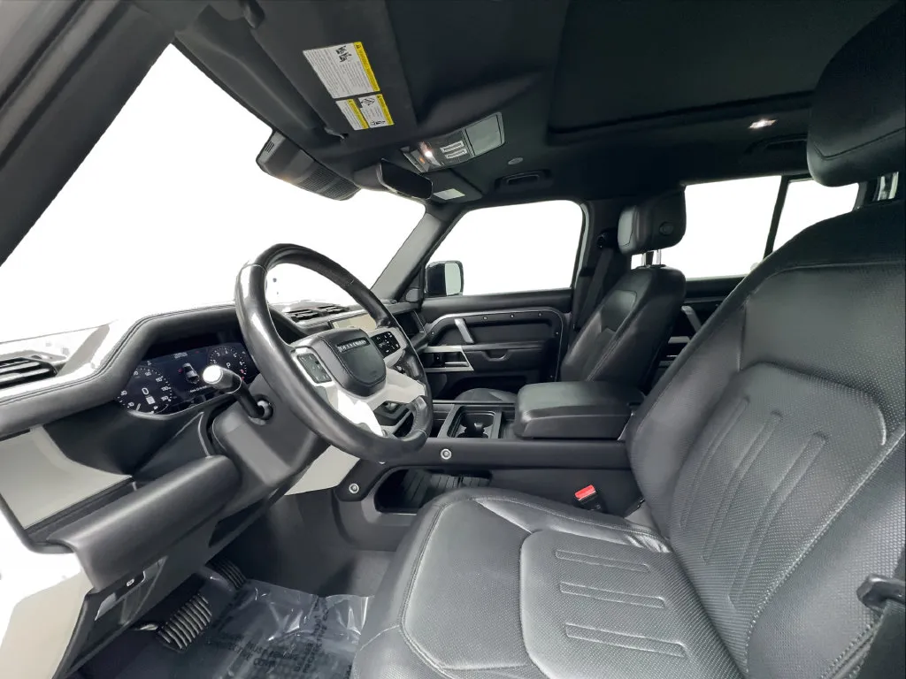 Land Rover Defender photo 21