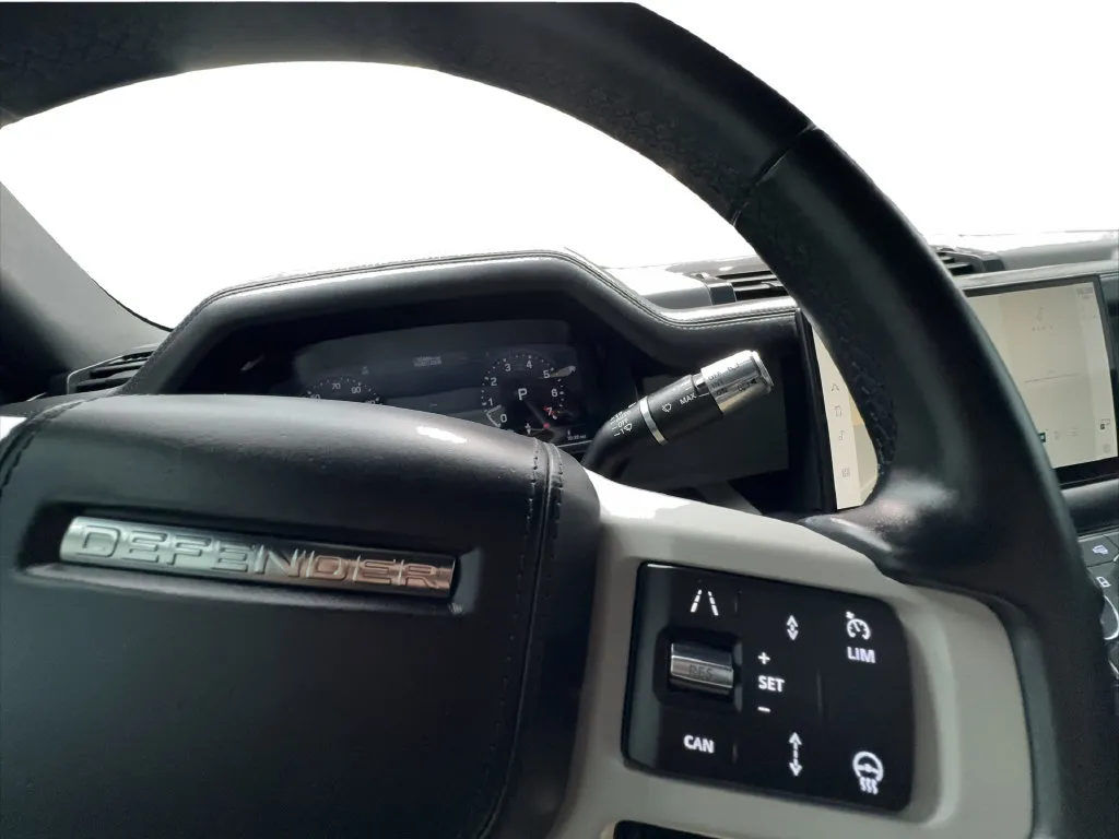 Land Rover Defender photo 46