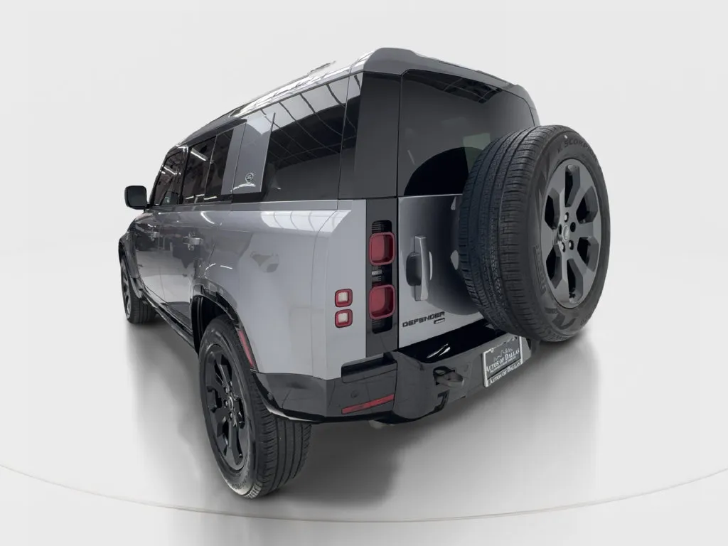 Land Rover Defender photo 6
