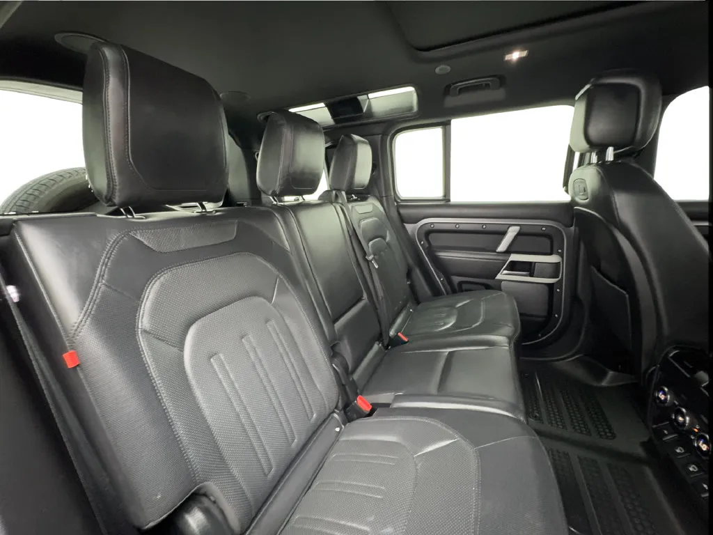 Land Rover Defender photo 29
