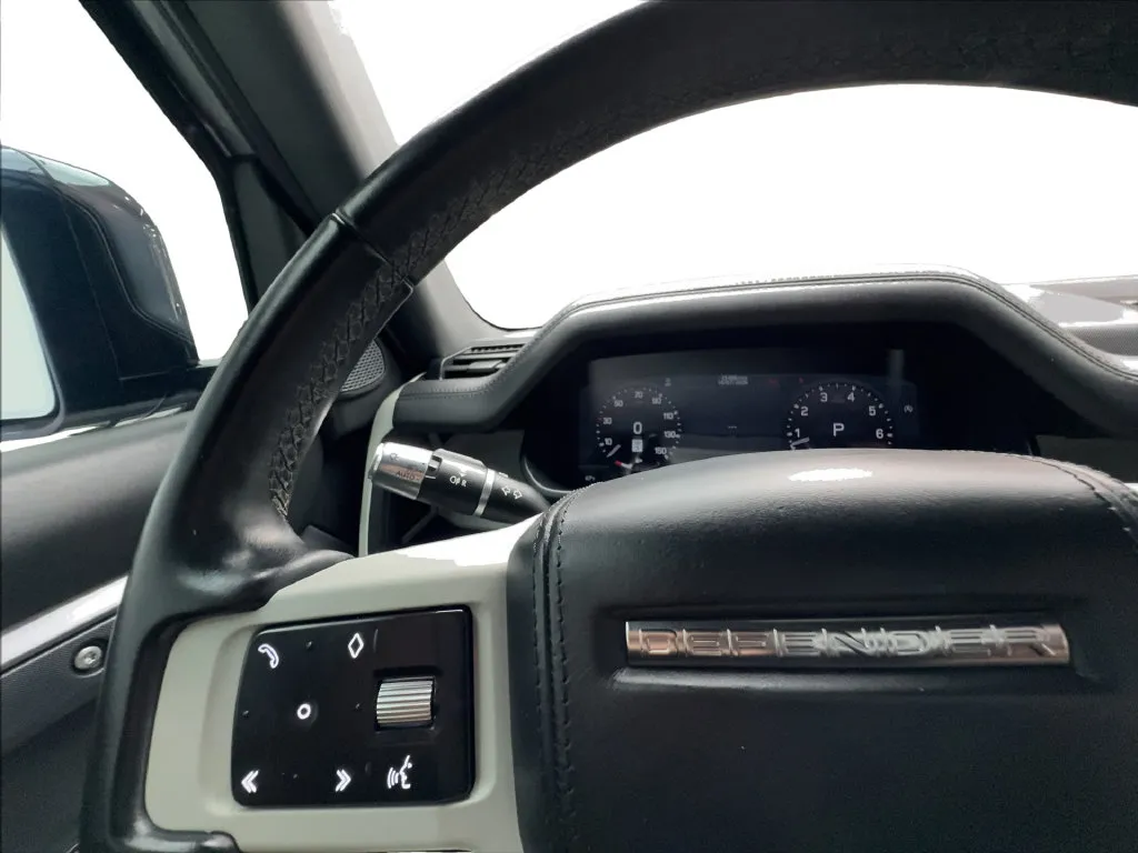 Land Rover Defender photo 45