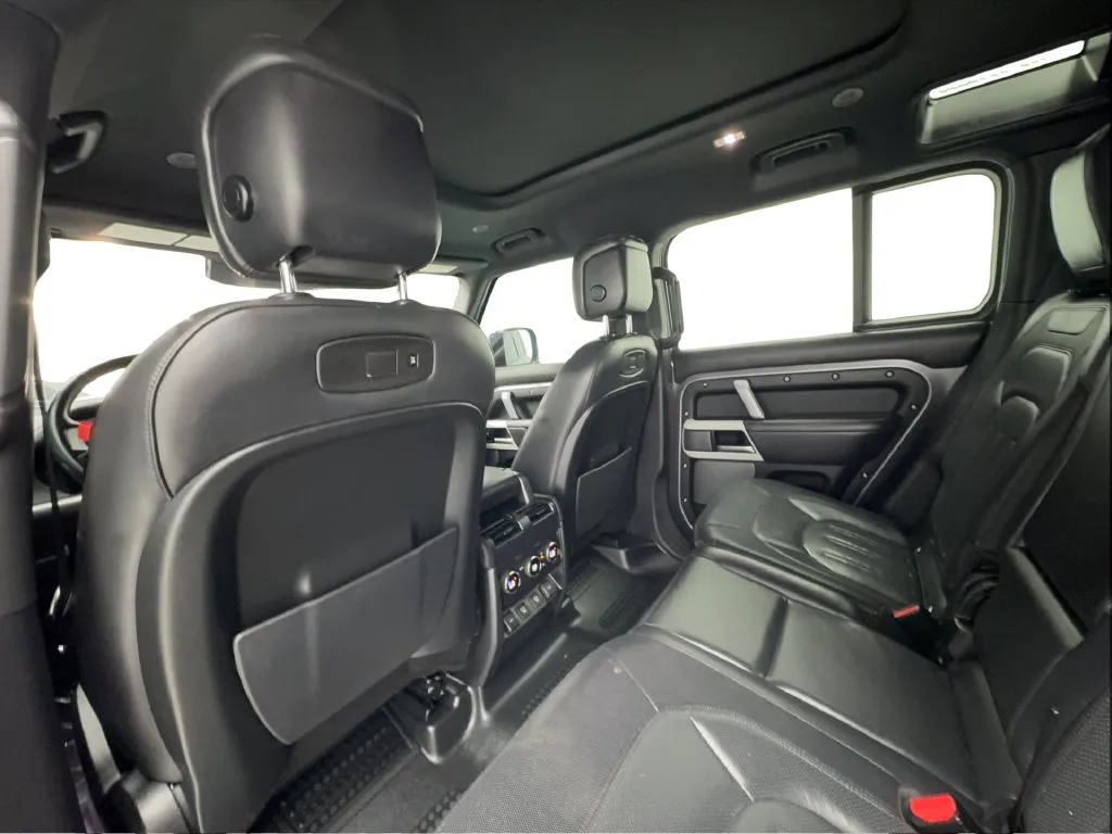 Land Rover Defender photo 27