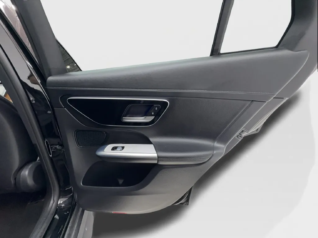 Mercedes-Benz GLC photo 29