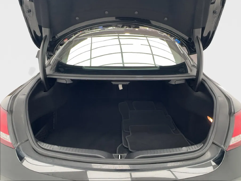 Mercedes-Benz C-Class photo 12