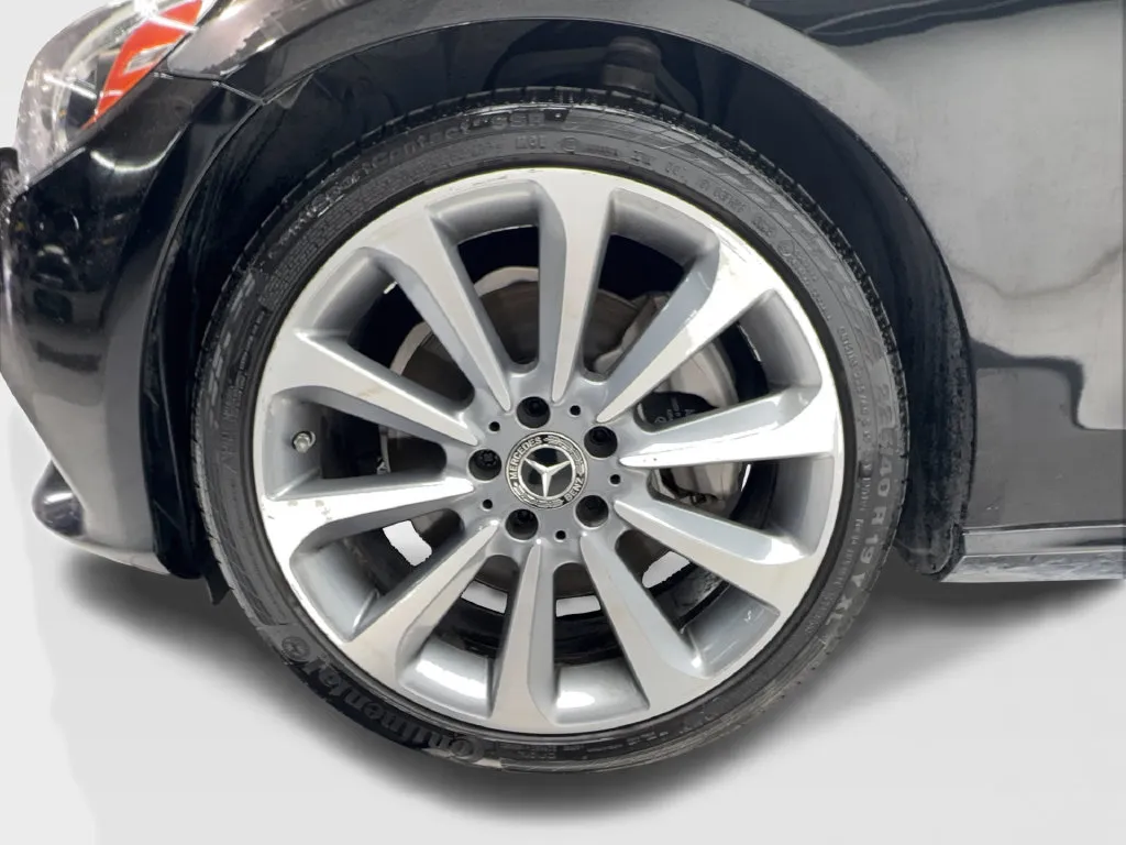 Mercedes-Benz C-Class photo 16